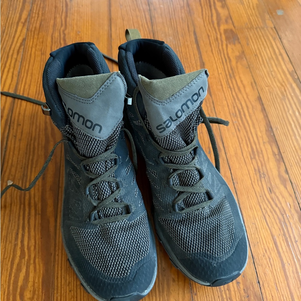 Salomon Men's Gray and Black Athletic Shoes